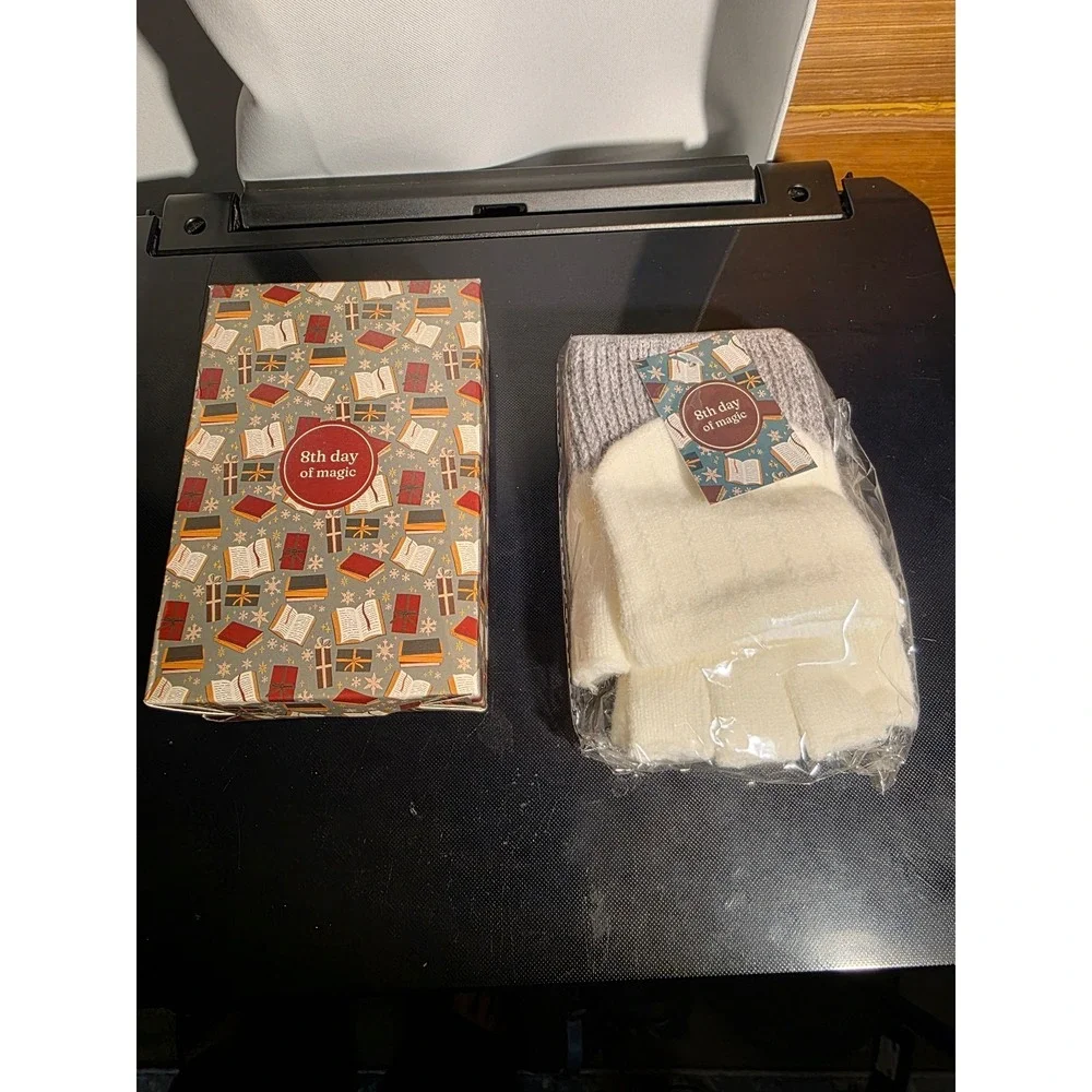 Owlcrate‎ Quicksilver Advent mittens